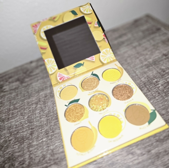 Citrus Crush Beauty Palette🍋 - Picture 3 of 6